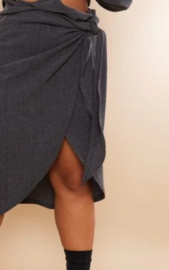 Plus Black Textured Crinkle Wrap Skirt -VelvetMuse Store a4597ada141f77a7d98e9ff3a689dbecb357f537 cnb0092 5